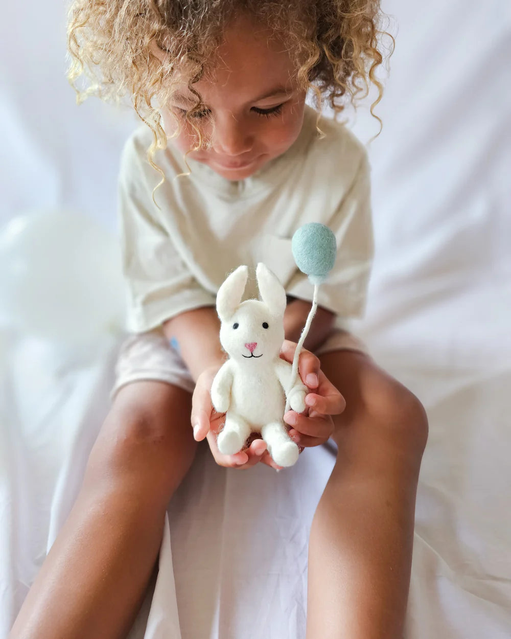 Tara Treasures | Felt Rabbit/Bilby with Balloon