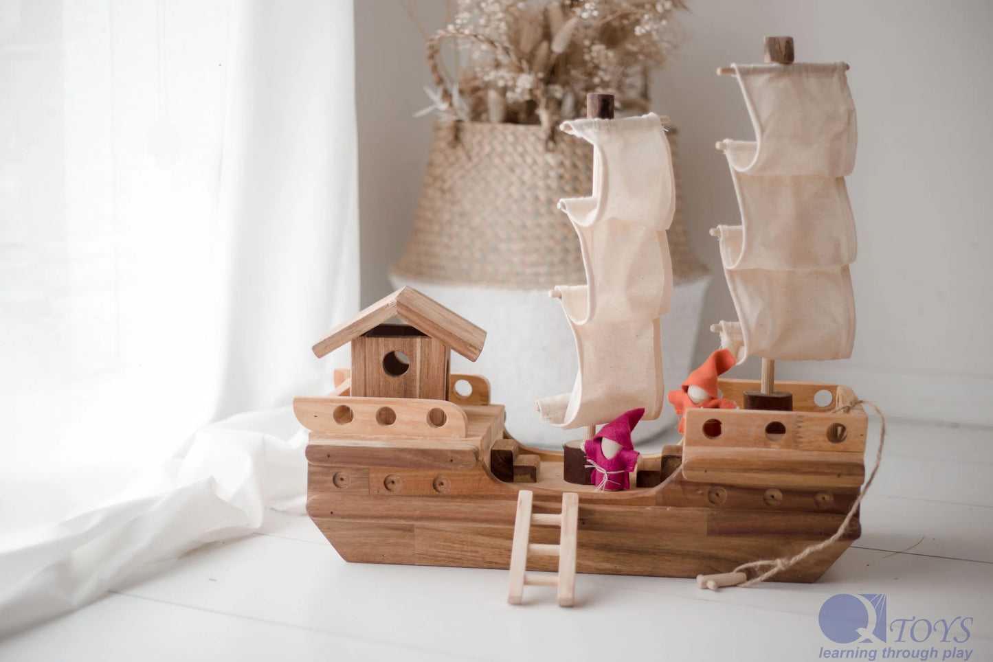 Qtoys | Wooden Pirate Ship